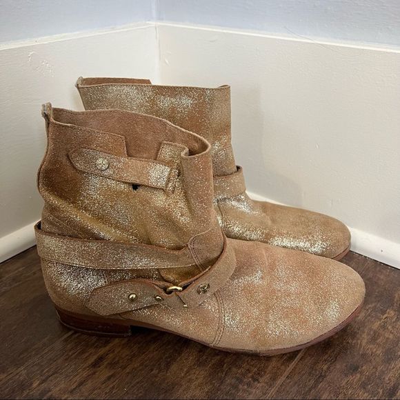 Cynthia Vincent Metallic suede ankle booties - Picture 3 of 8